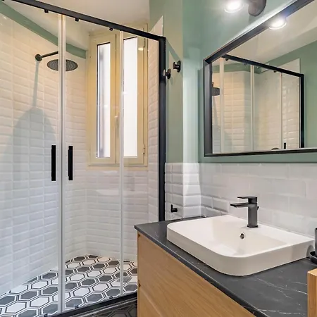 Апартаменты Domus Ana- Modern Elegance, Steps Away From The Colosseum And The Historic Center *