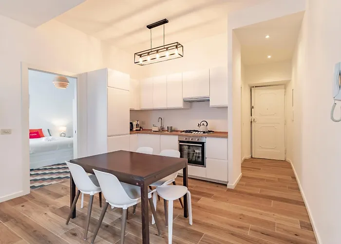 Apartamento Domus Ana- Modern Elegance, Steps Away From The Colosseum And The Historic Center Roma