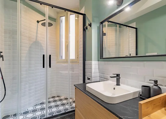 Apartamento Domus Ana- Modern Elegance, Steps Away From The Colosseum And The Historic Center *